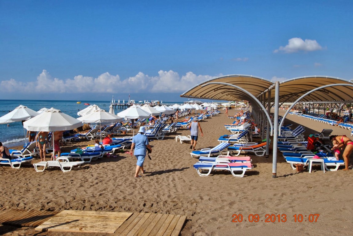 imagini hotel TITANIC LARA